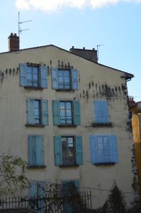 Do you think your façade lacks windows? Paint them on!